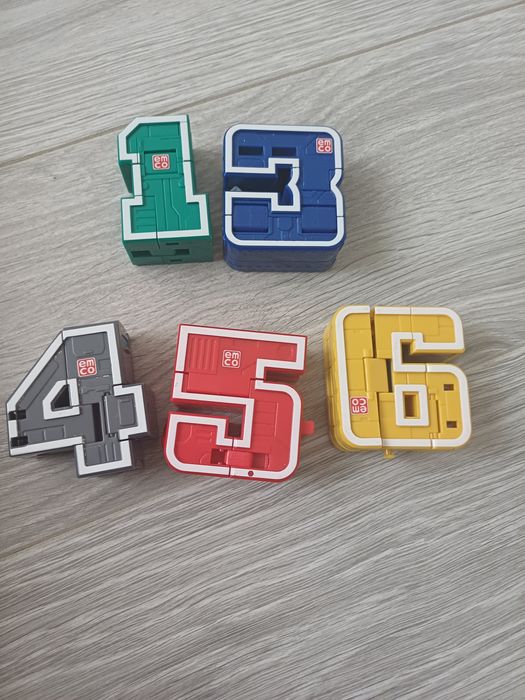 Cyferki zmieniające się w pojazdy