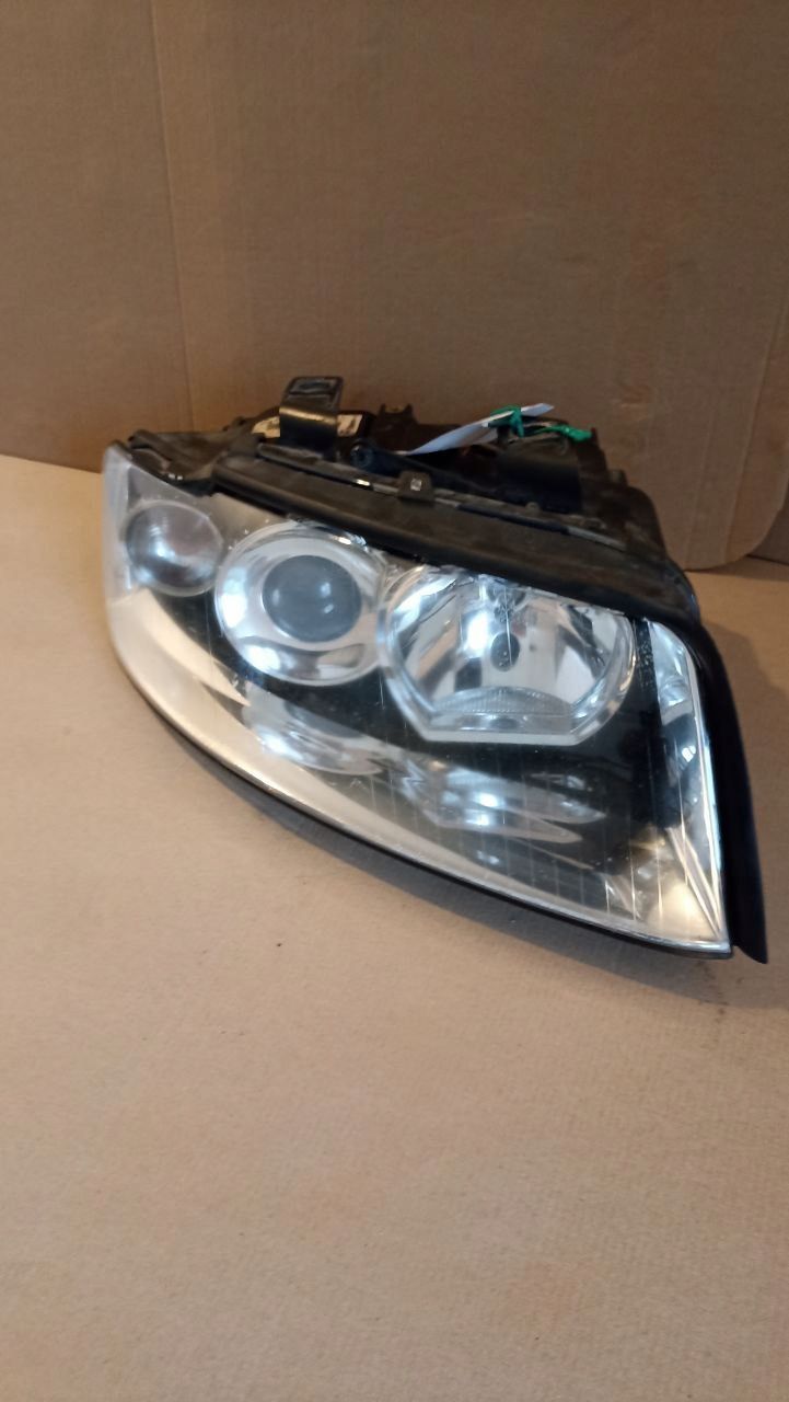 Lampa przednia prawa audi a4 b6 xenon cała ladna Europa