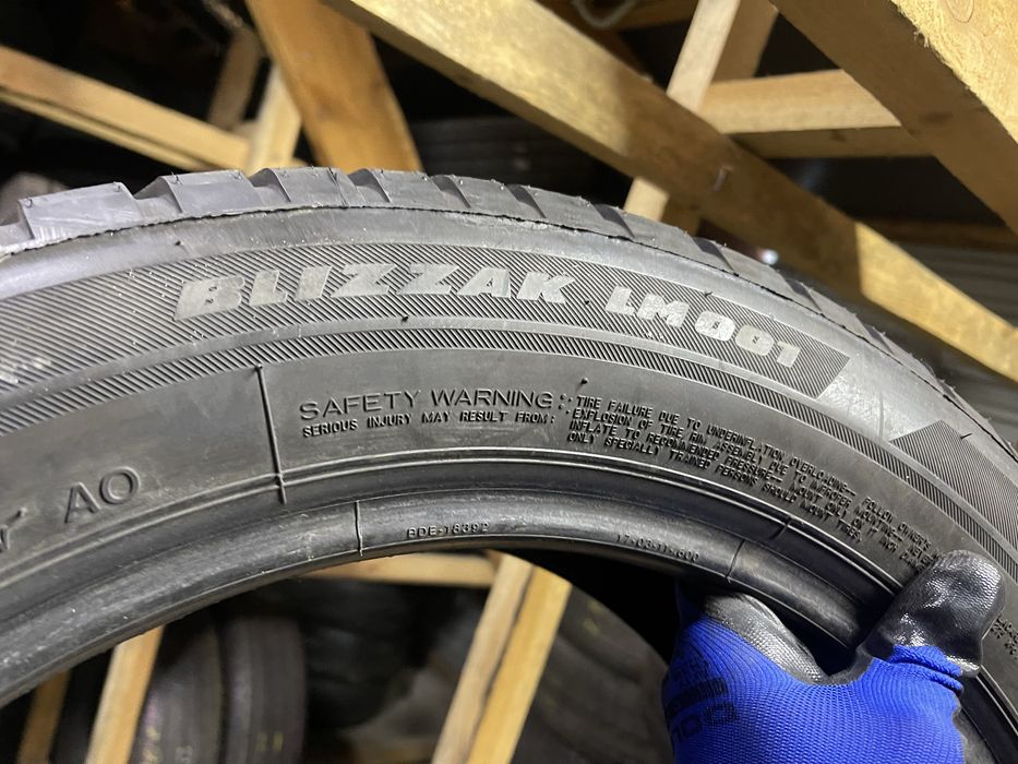 Комплект зими 215/55R17 Bridgestone BLIZZAK LM001 4шт 8мм