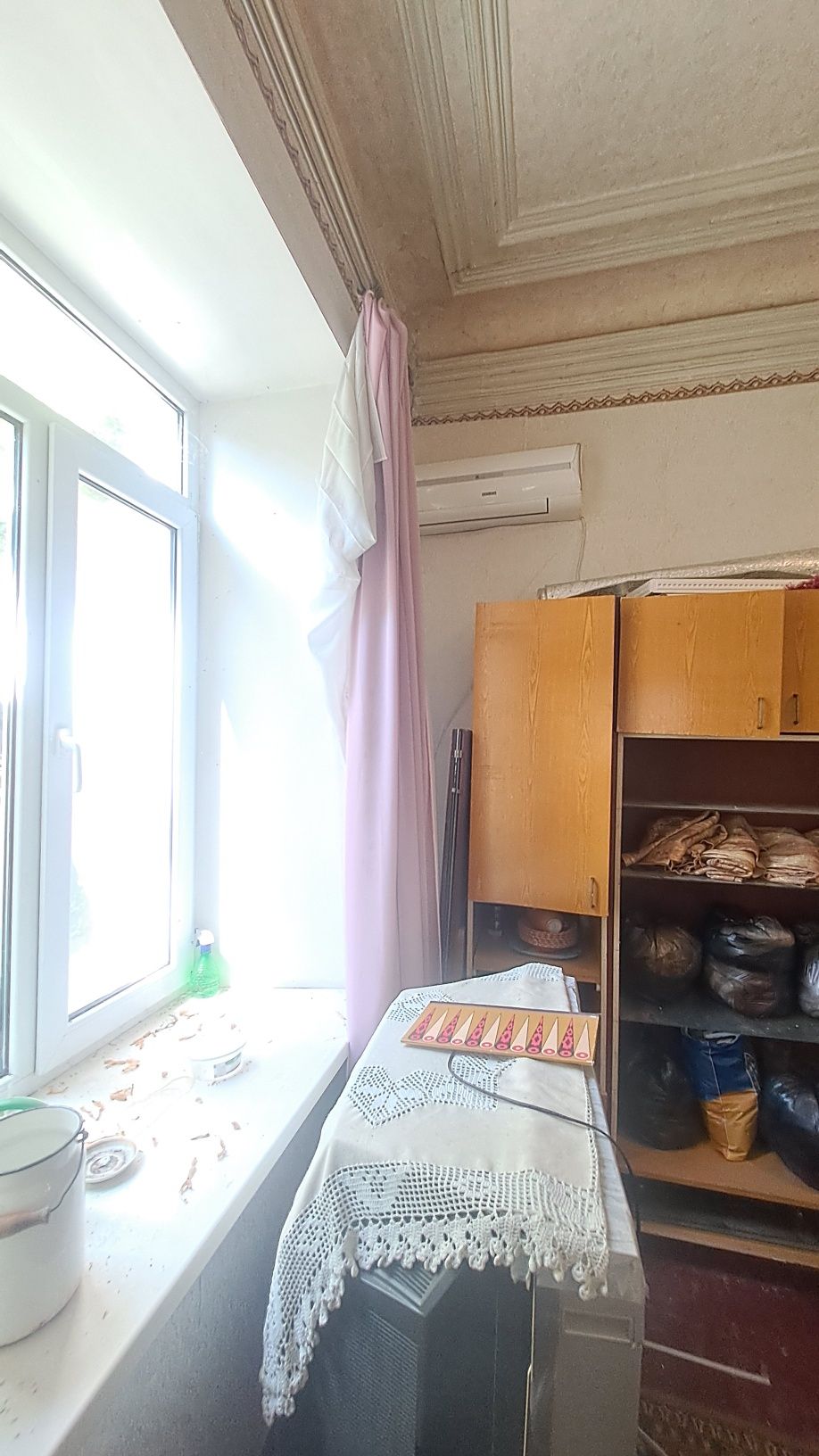 Продам две комнаты с балконом  в коммуналке в хорошем районе