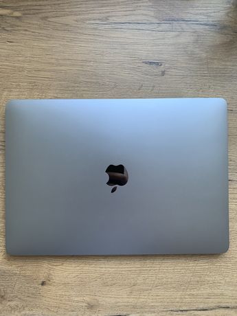 Продам MacBook Air 2018