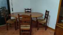 Mesa de sala e cadeiras