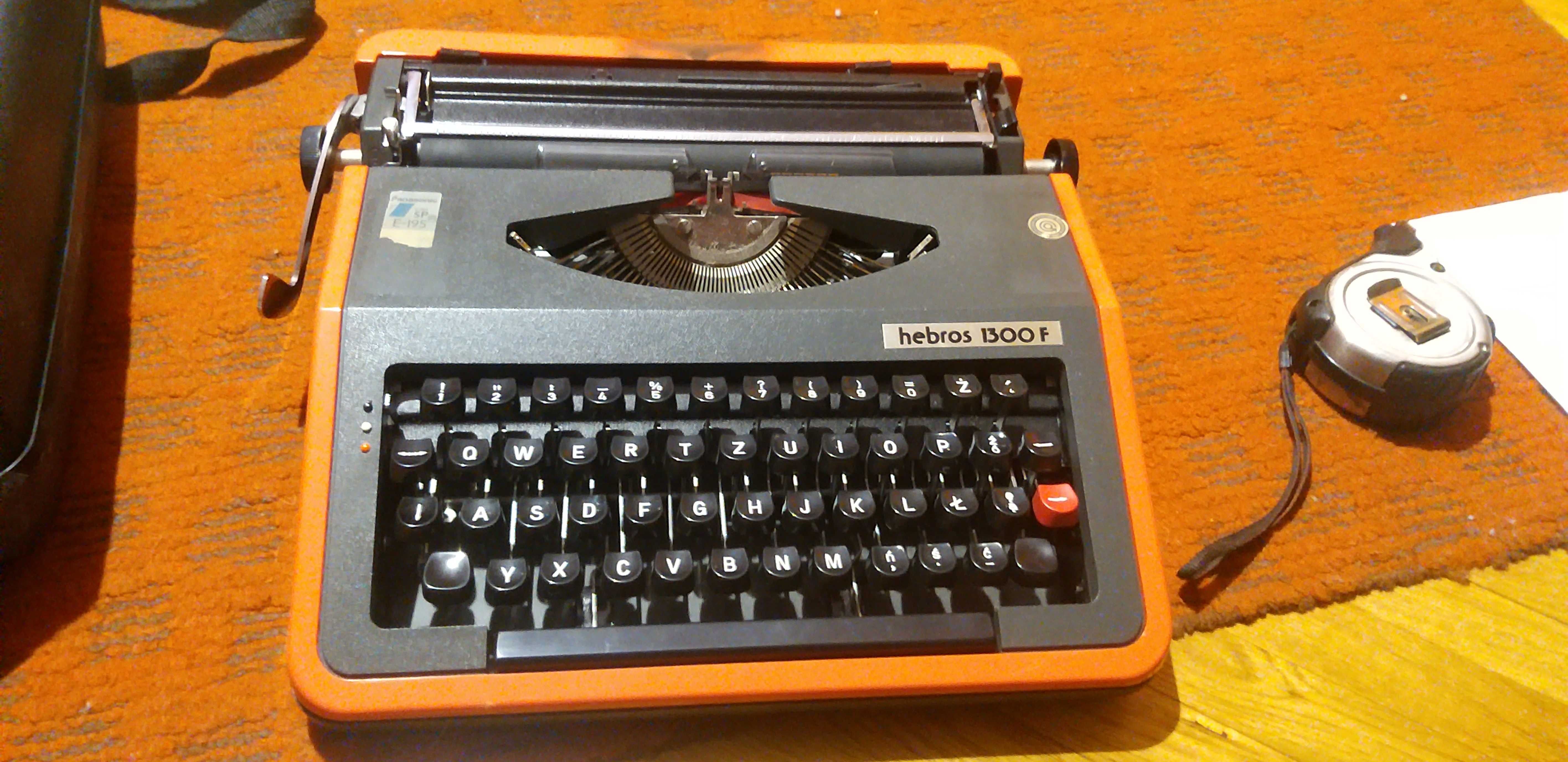 Walizkowa maszyna do pisania Hebros 1300F