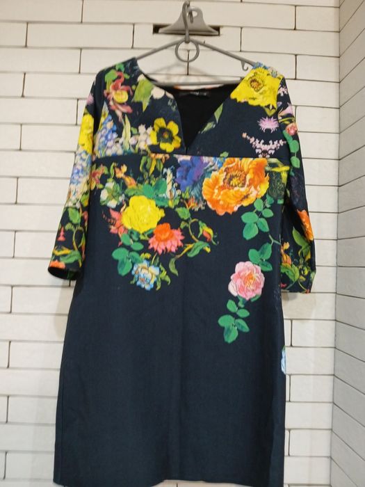 Женское платье продаю