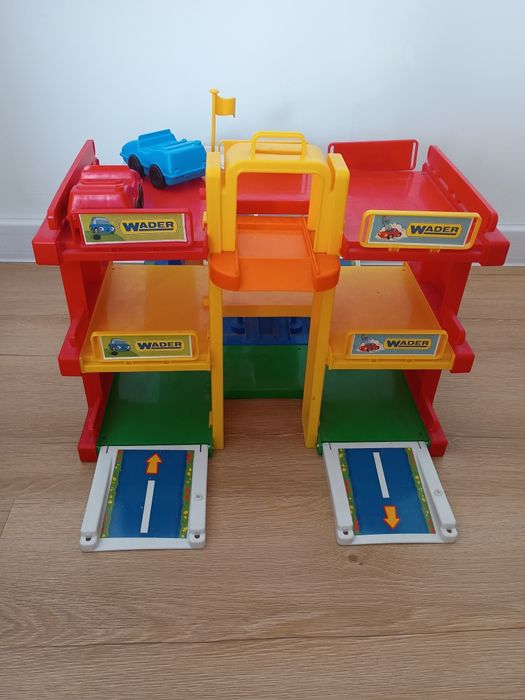 Parking samochodowy Wader