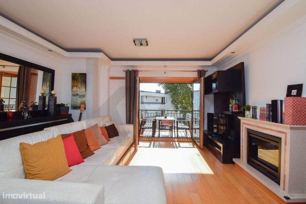 Apartamento T3 Quinta de São Gonçalo com excelentes varandas,  luz nat