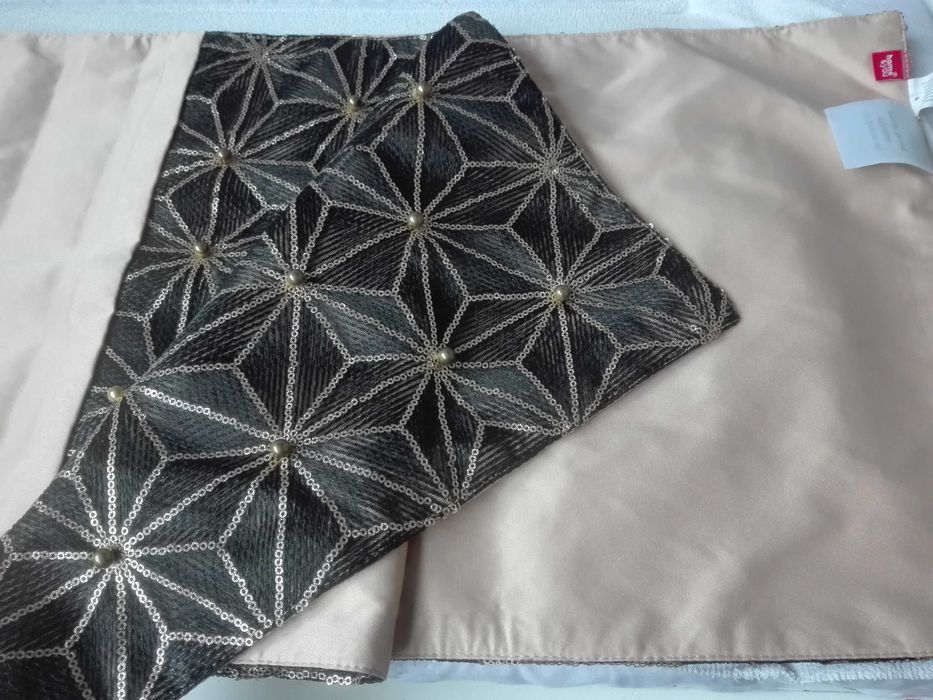 Bieżnik świąteczny glamour beżowy z cekinami złoty glam