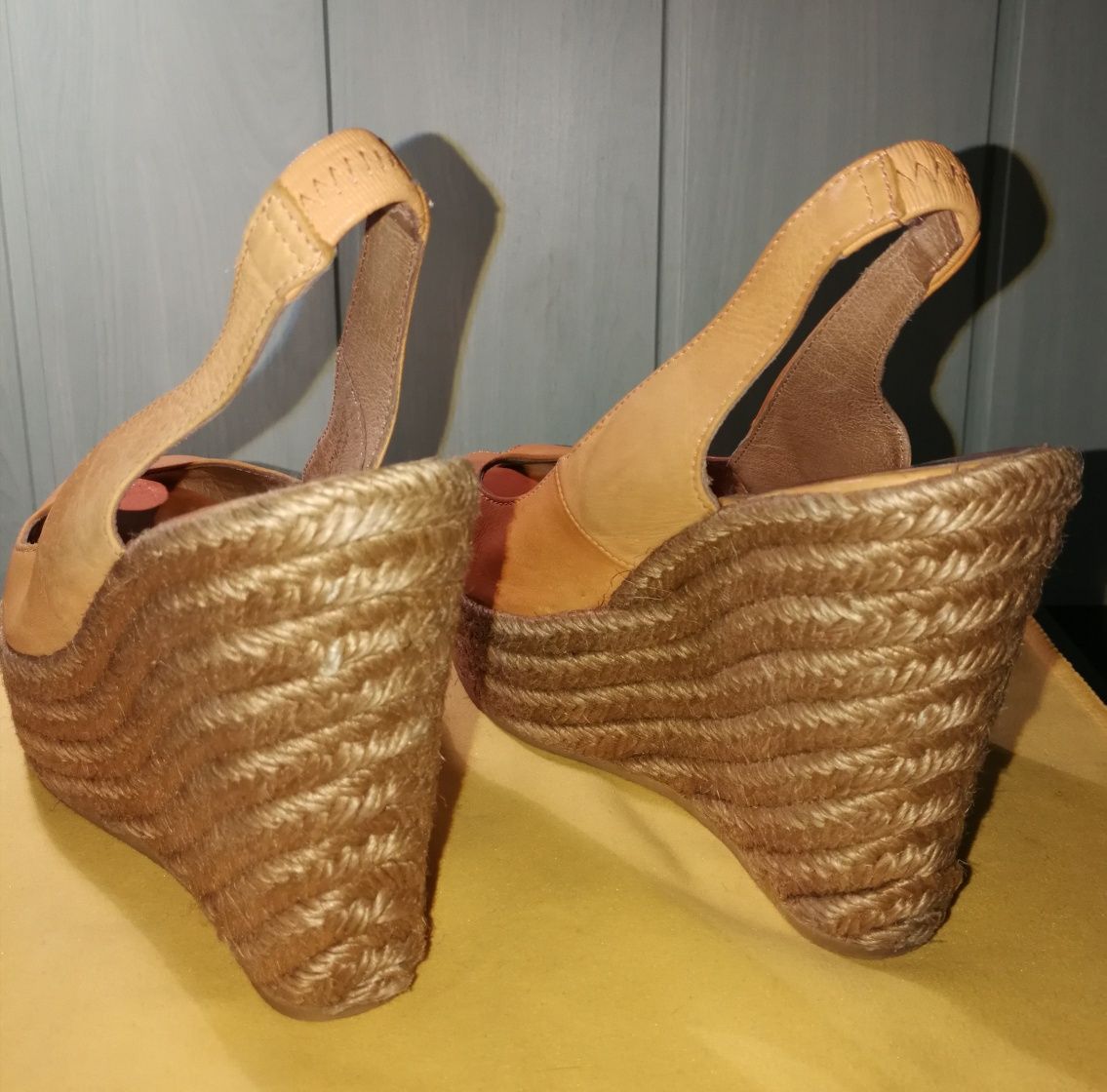 Buty koturn skóra 37 camel z Hiszpanii