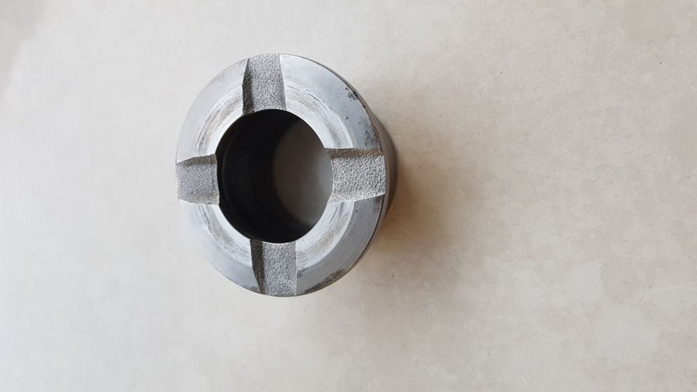 Tuleja łożyska skrzyni biegow JCB Fastrac - używana 400,- netto