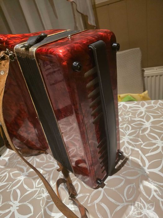 Akordeon Weltmeister 120 basów, futerał w zestawie