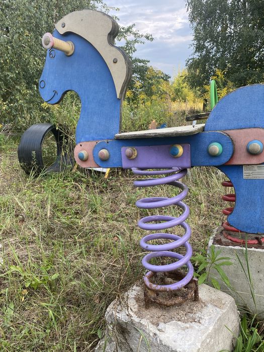 Bujak, sprężynowiec z fundamentowaniem,zabawka na plac zabaw