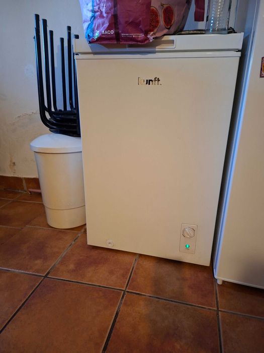 Vendo arca em bom estado e funciona muito bem entrega immediata