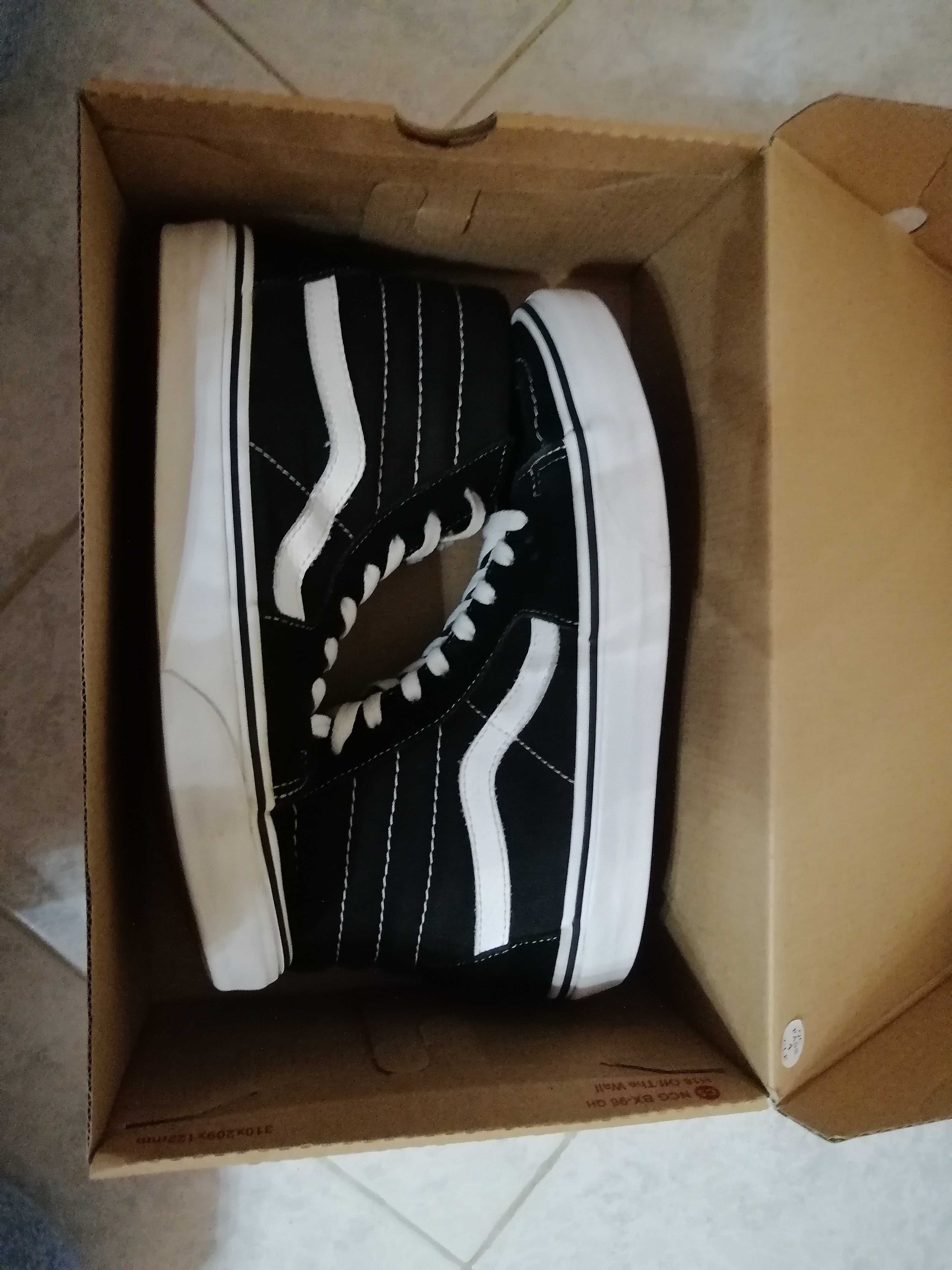 Ténis Vans SK8-HI Pretas e Brancas