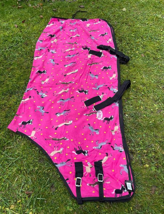 Nowa wyjątkowa polarowa derka róż w brykające kucyki 145 cm