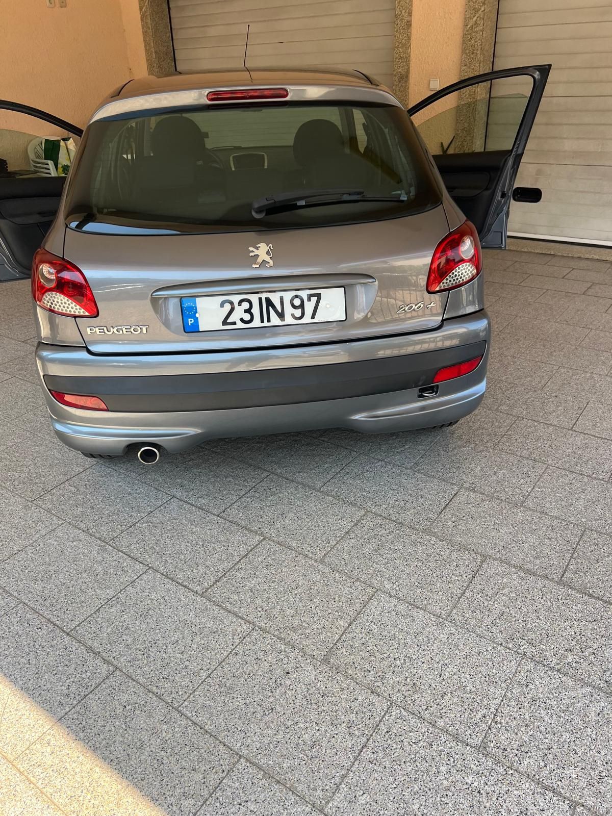 Como novo. 206 +