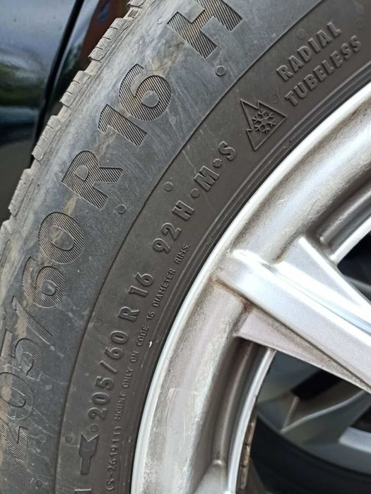 Sprzedam opony zimowe na felgach od Mercedesa  4 sztuki.