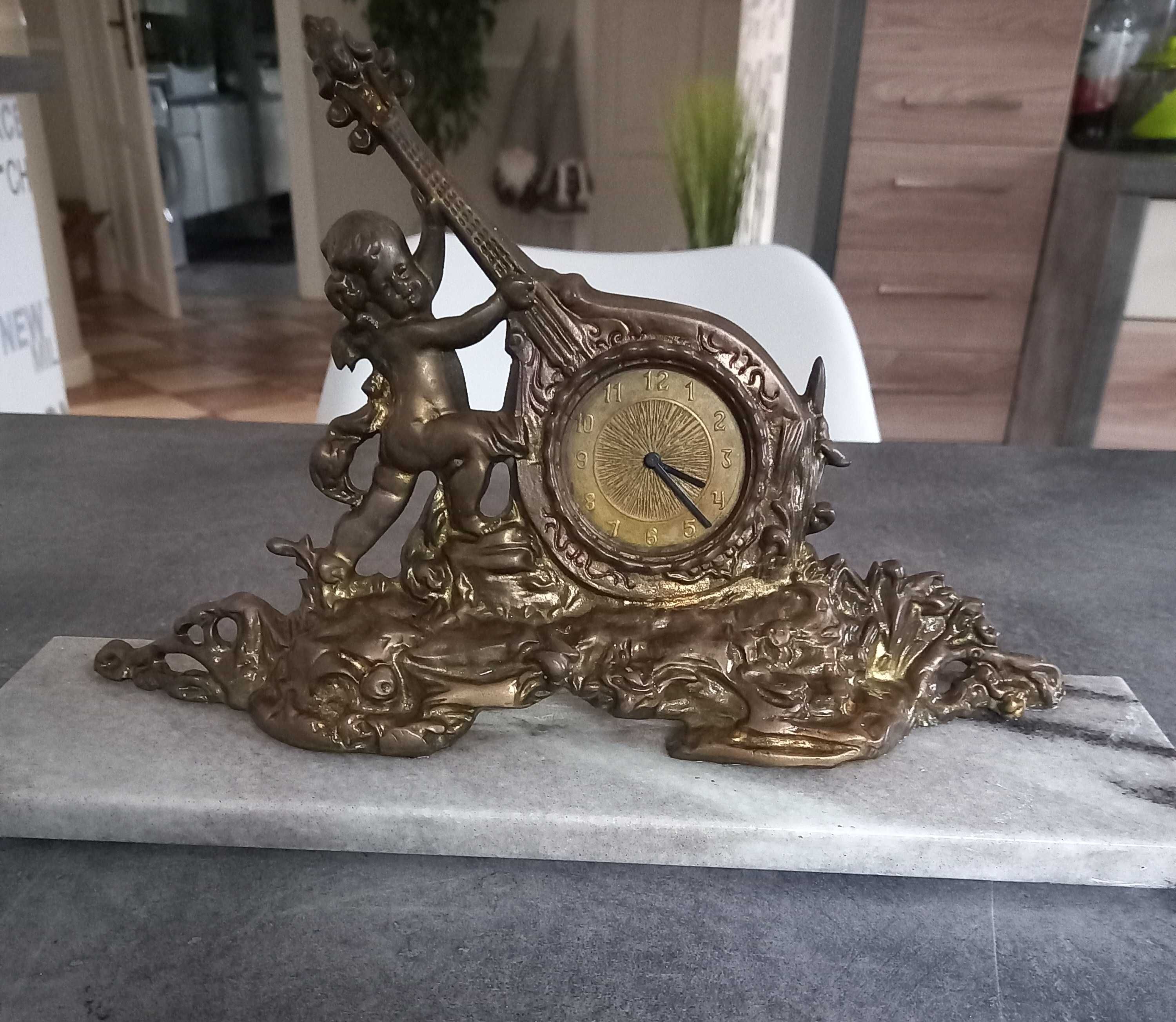 Stary mosiężny kominkowy zegar JUWELIA aniołek z lirą na marmurze PRL