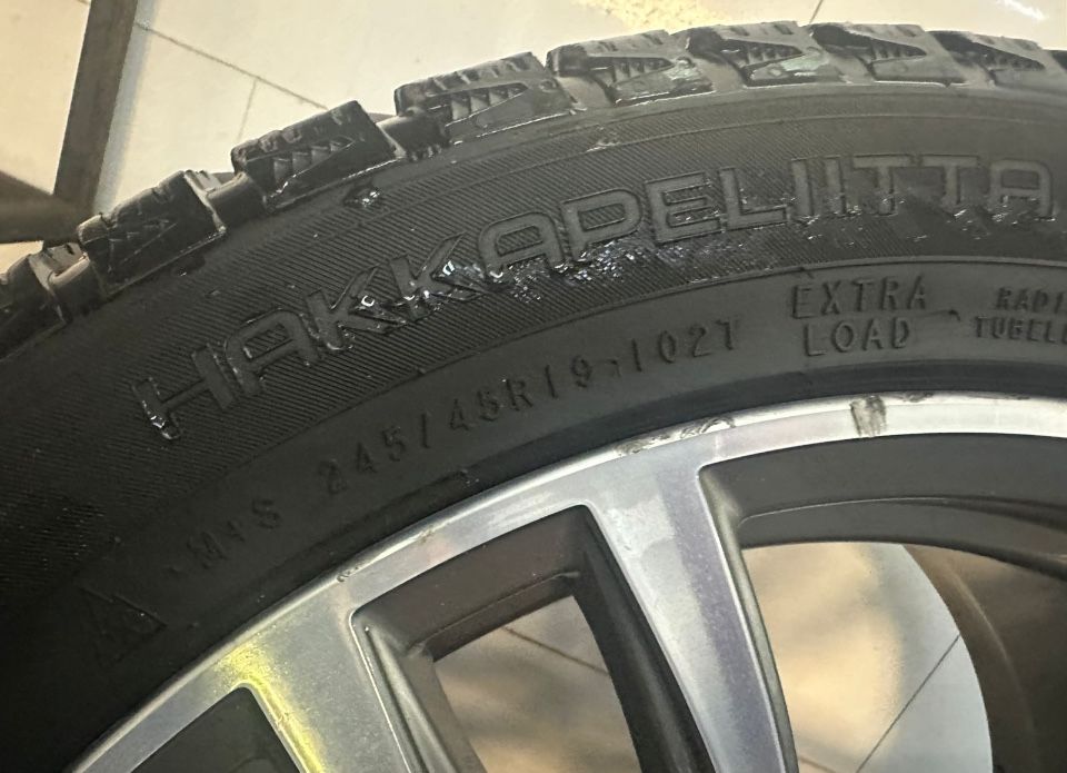 комплект, оригінальні диски BMW R19 з зимовою гумою Nokian 245/45 R19