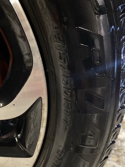 Зимові шини Triangle (нові) 215/60 r17