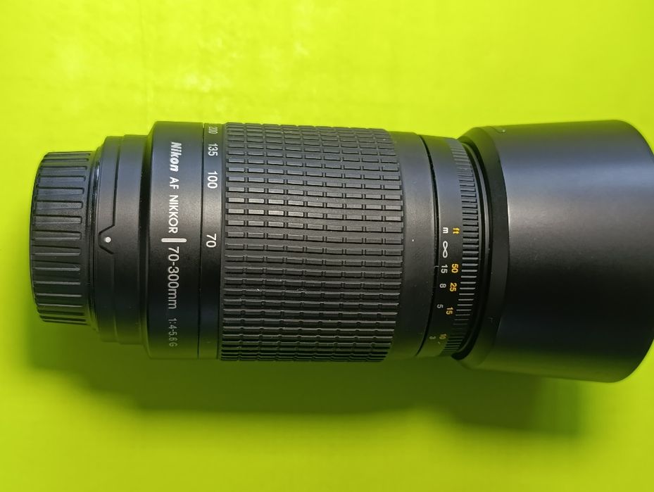 Об'єктив Nikon AF NIKKOR 70-300mm f/4.5-5.6G