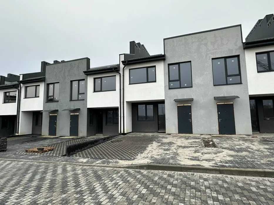 Продам двоповерховий котедж!! ЖК на Щасливому!!