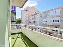Apartamento T3  Amora – Espaço, Luz Natural e Localização Privilegiada