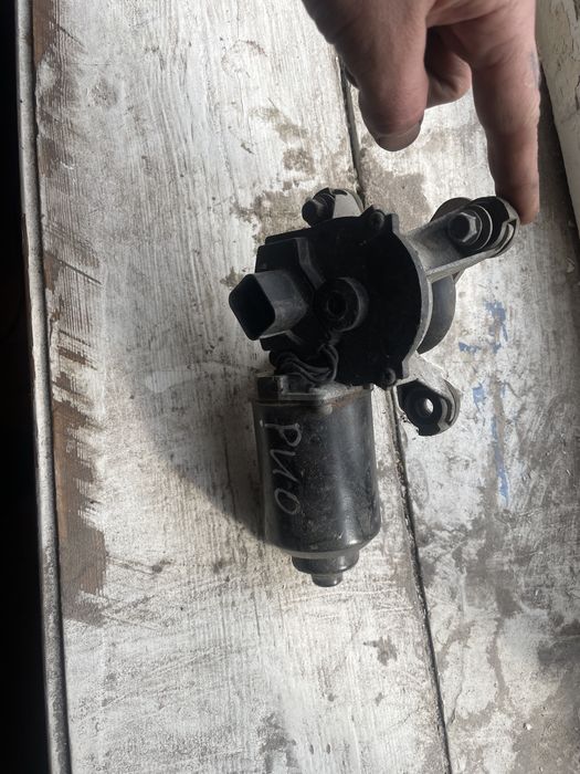 Продам моторчик стеклоочистителя дворников Мазда Хонда Киа