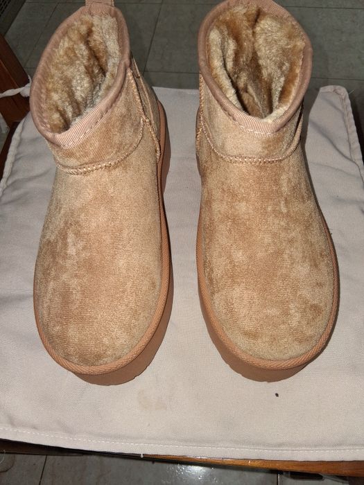 Botas até ao tornozelo forradas com pele