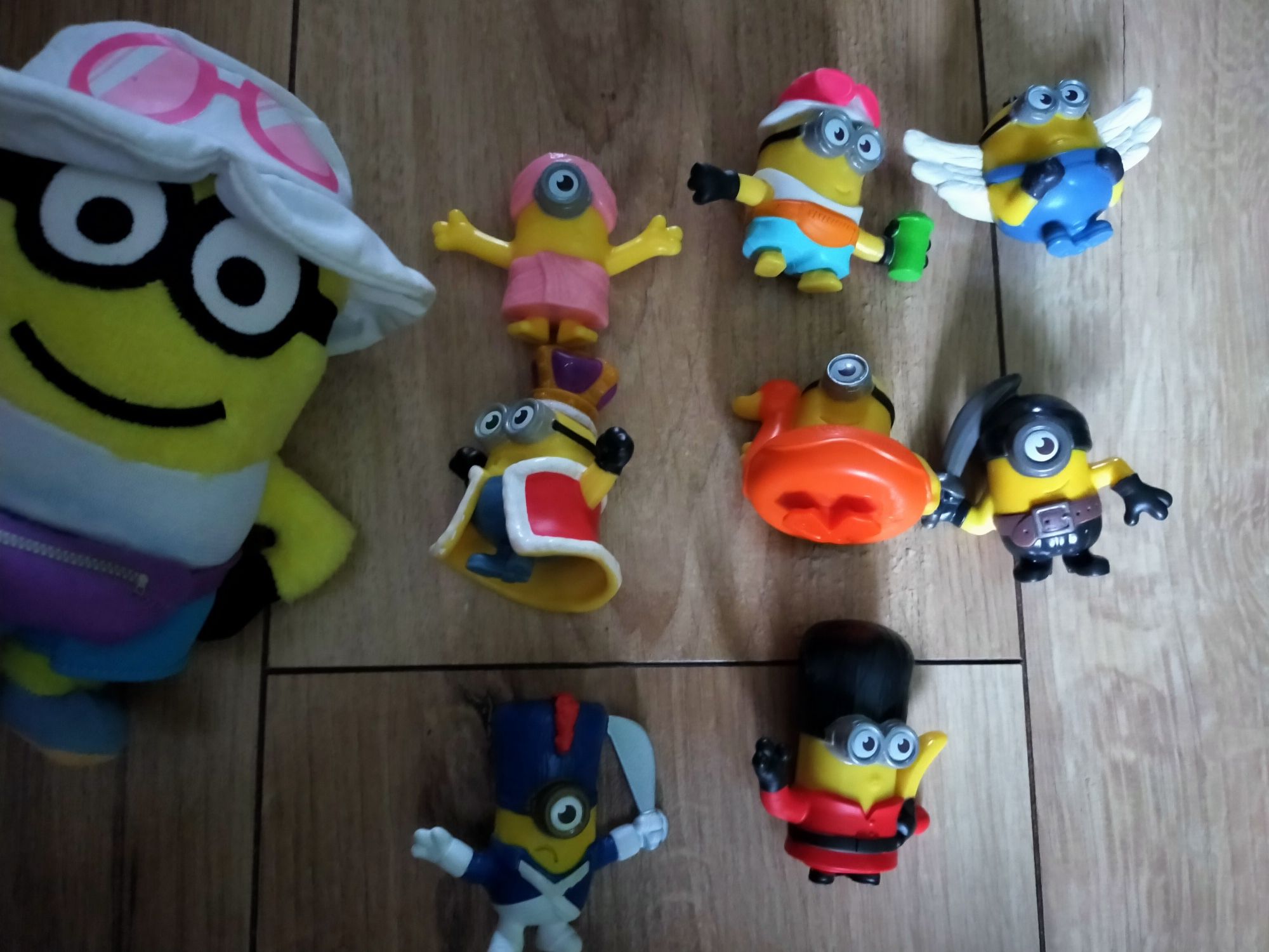 Minionki- maskotka i figurki