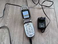 Motorola V300 wraz z ładowarką