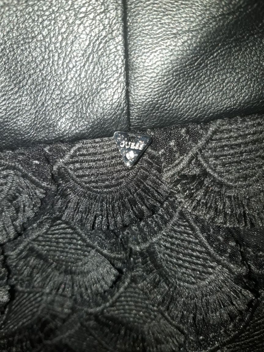 Czarna sukienka GUESS