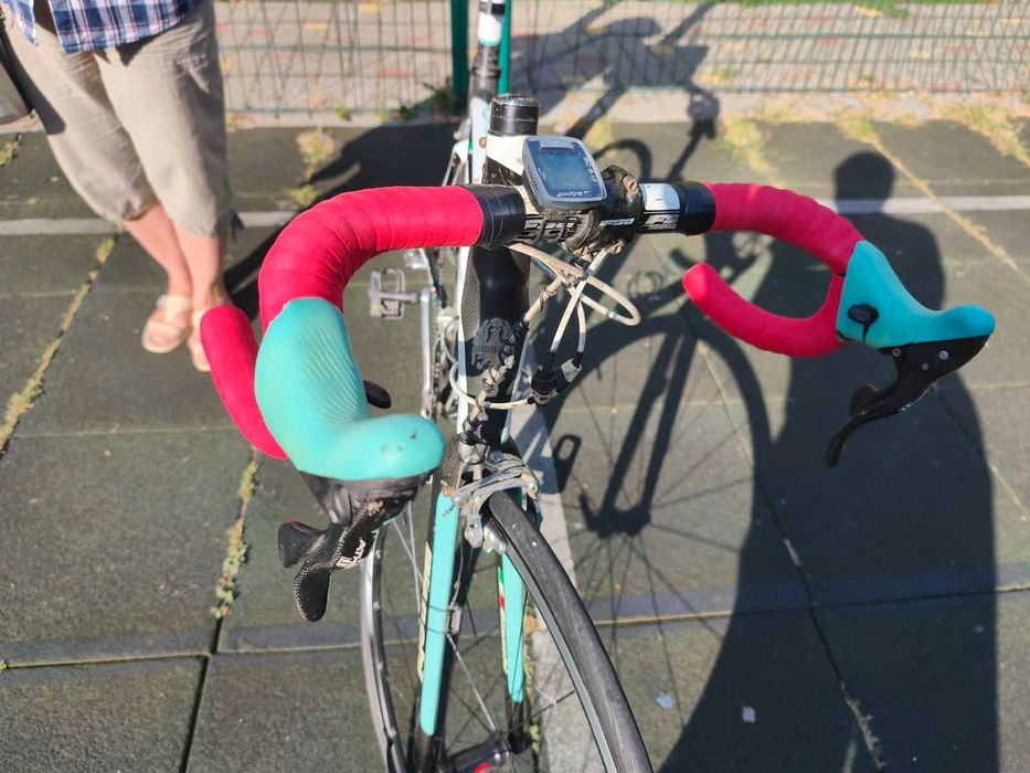 Продам легкий надежный карбоновый шоссейный BIANCHI велосипед.