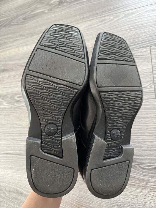 Półbuty ze skóry Clarks 42