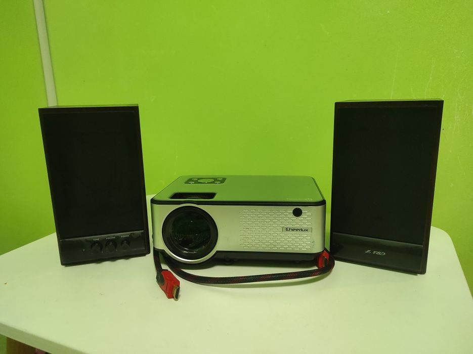 Проектор з колонками