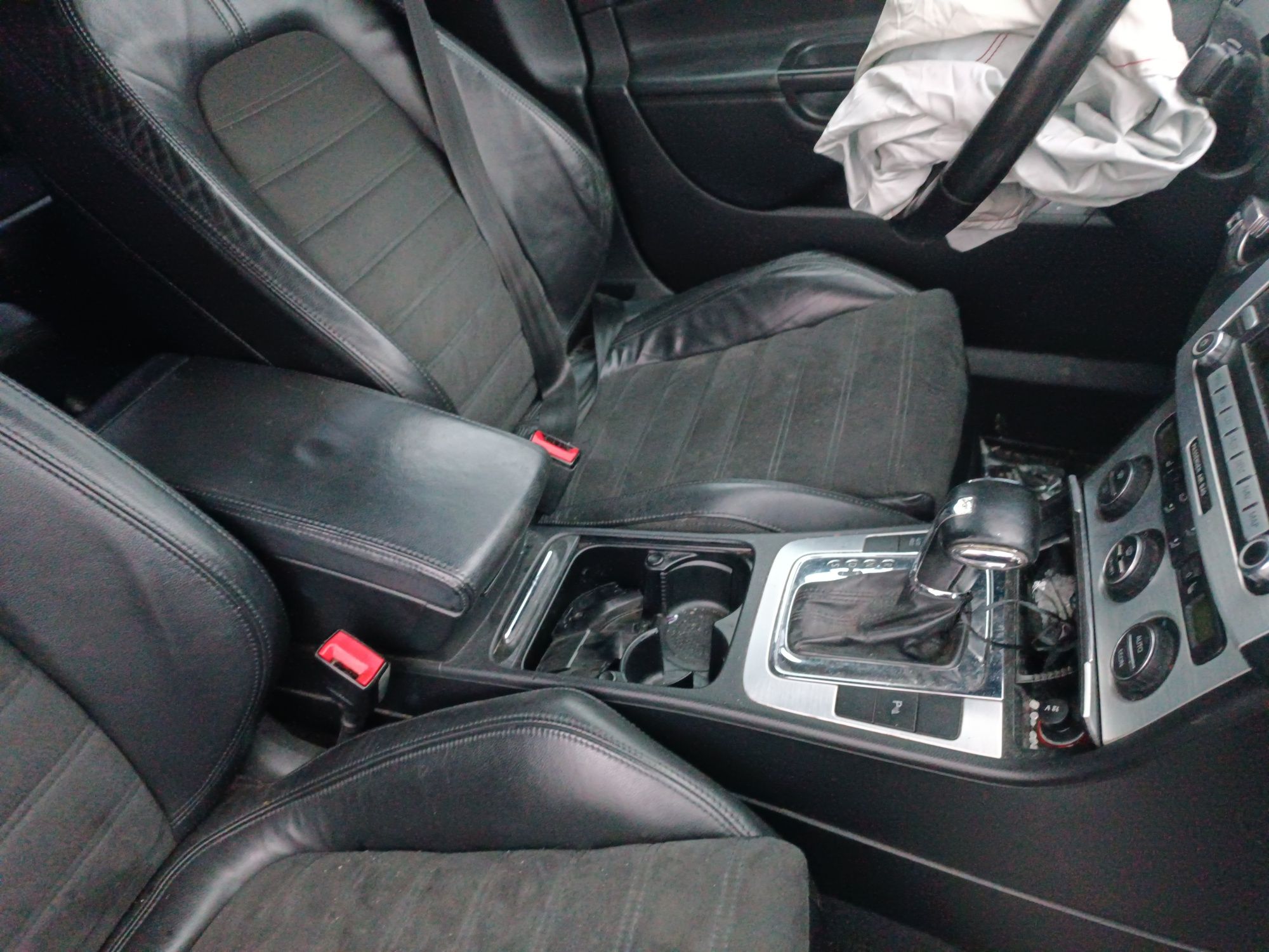 VW Passat B6 kombi fotele skórzane podłokietnik Alcantara skóry