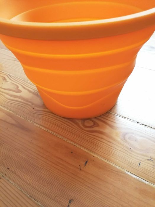 Balde de silicone dobrável - poupa espaço