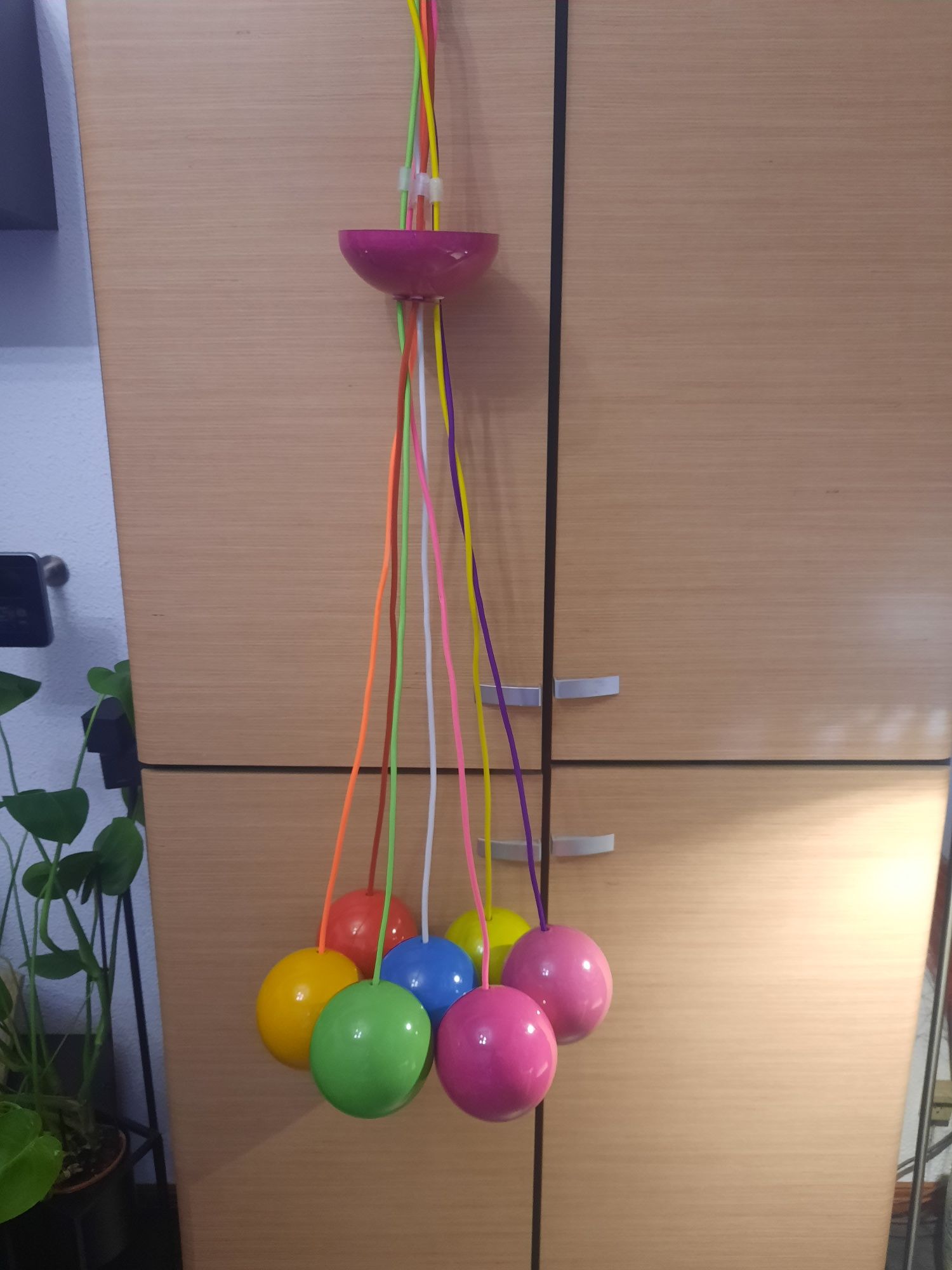 Piękna kolorowa lampa ,żerandol Nowodworski na 7 kloszy