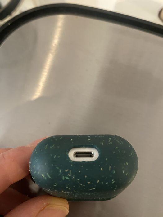 Apple AirPods (uszkodzone) + PELA case