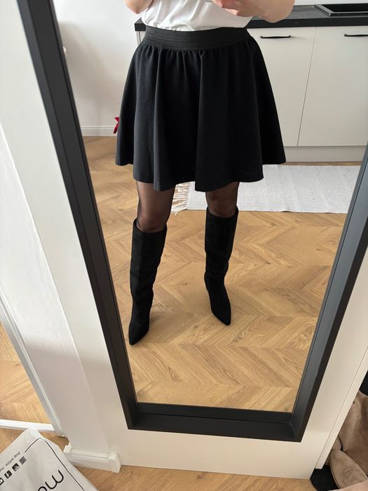 Piękna rozkloszowana spódnica