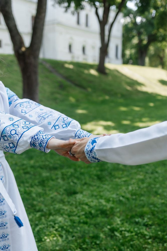 Парні вишиванки із сукнею