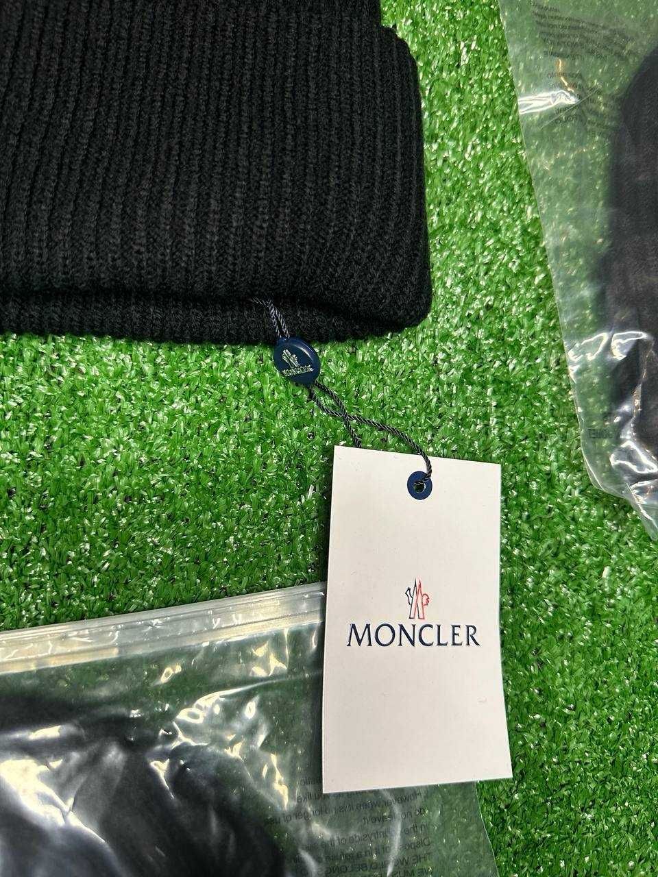 Шапка MOCLER     .