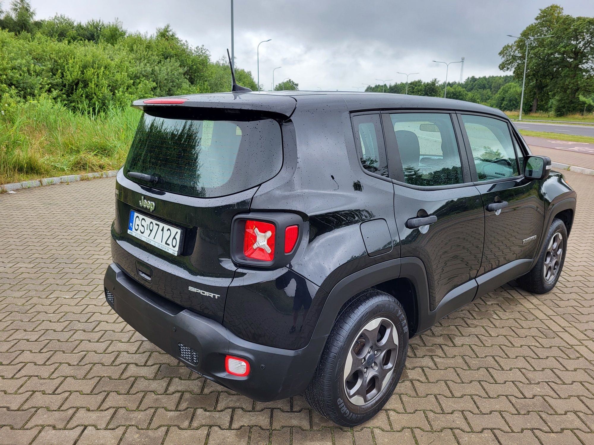 Jeep Renegade 1.6 benzyna 120 km,przebieg 37000 km Polski salon