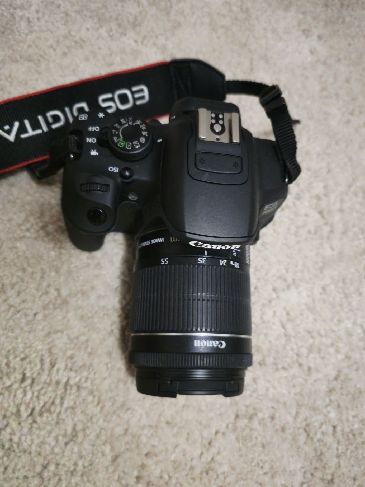 Máquina fotográfica reflex Canon 700D