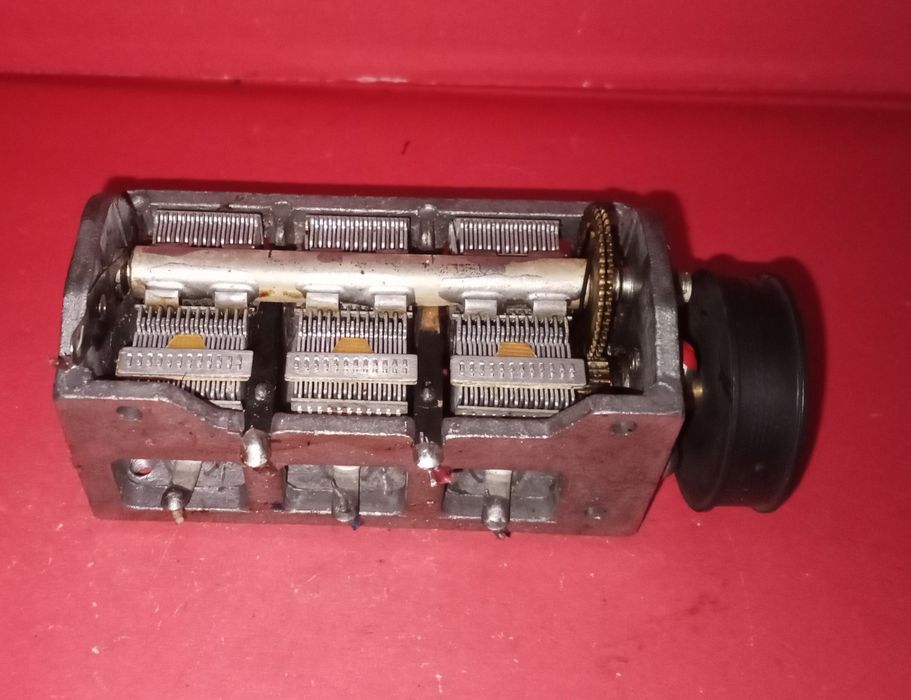 Конденсатор переменной емкости КВП 3-10/430 пФ