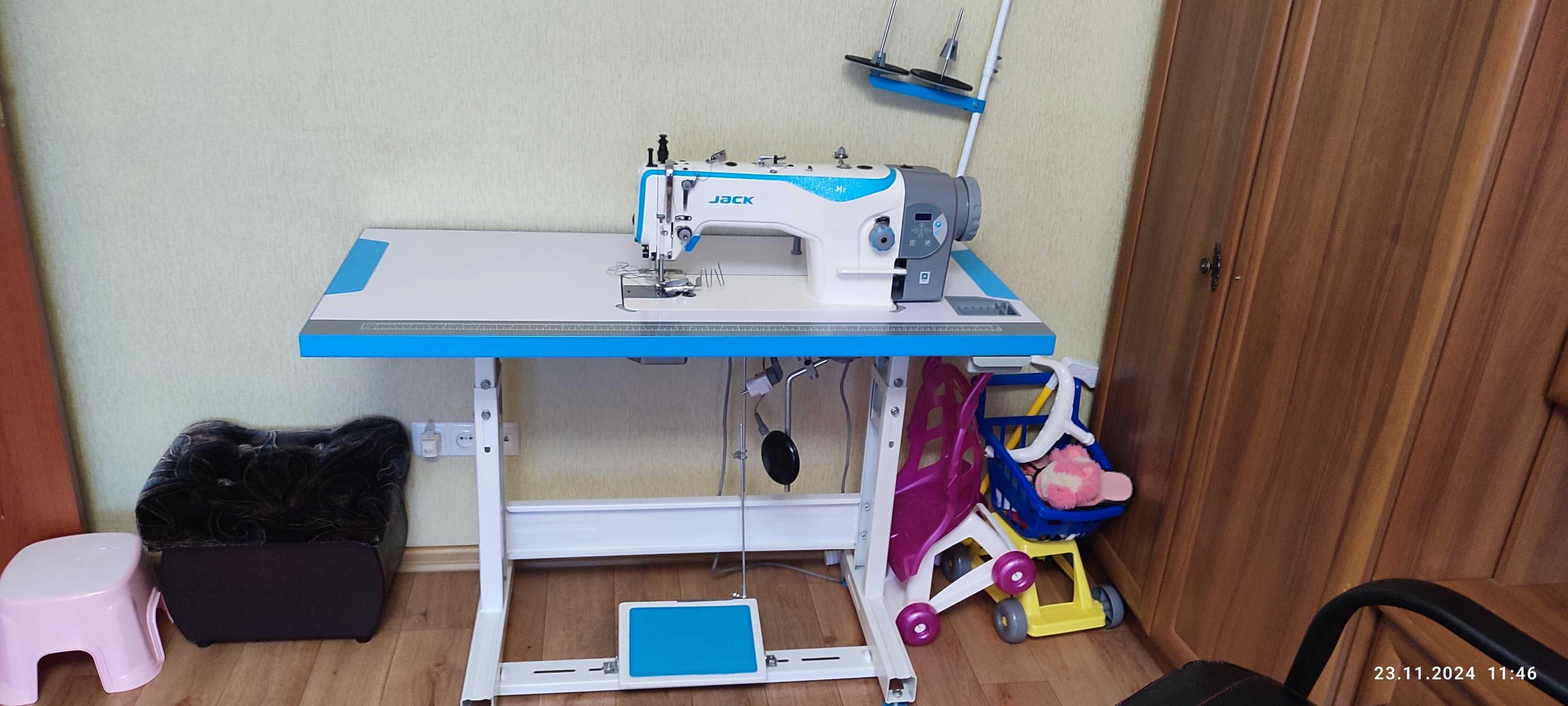 Продам швейною машинку