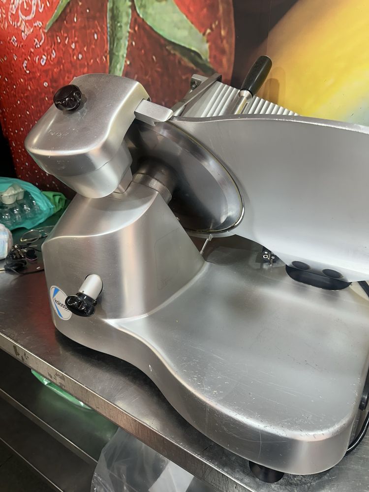 Vende se maquina de cortar presunto industrial,como nova