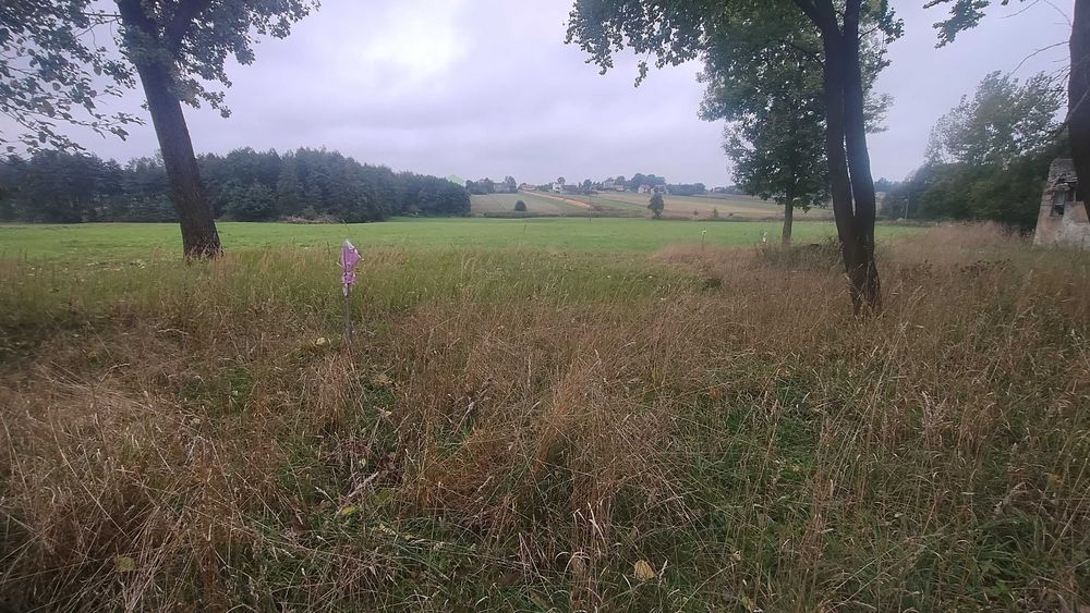 Sprzedam działkę rolno -budowlaną szerokość 22 metry.