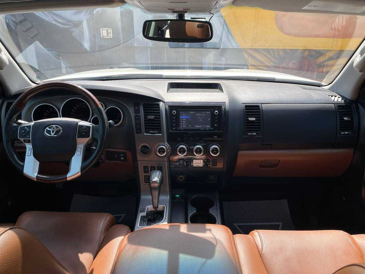 Toyota Sequoia 2016