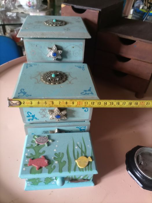 Caixinhas de madeira com gavetas