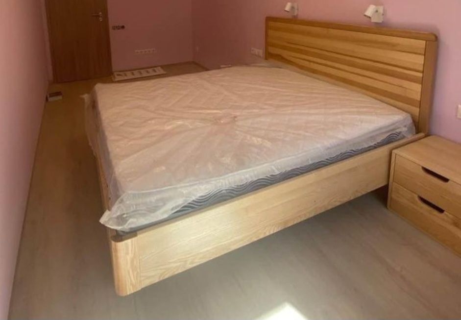 Ліжко з масиву ясена з ортопедичним безпружинним матрацом